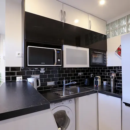 1 Bedroom Next To Champs Elysees *