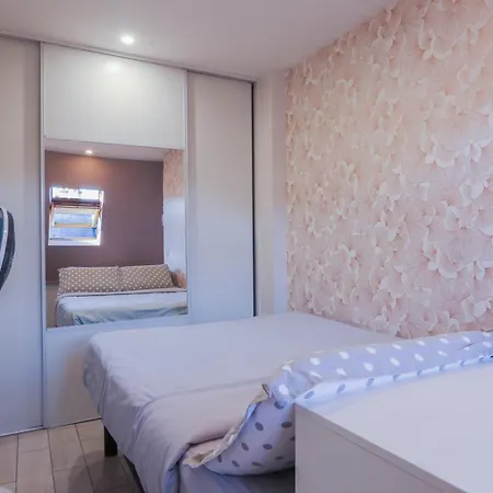 Apartment 1 Bedroom Next To Champs Elysees *